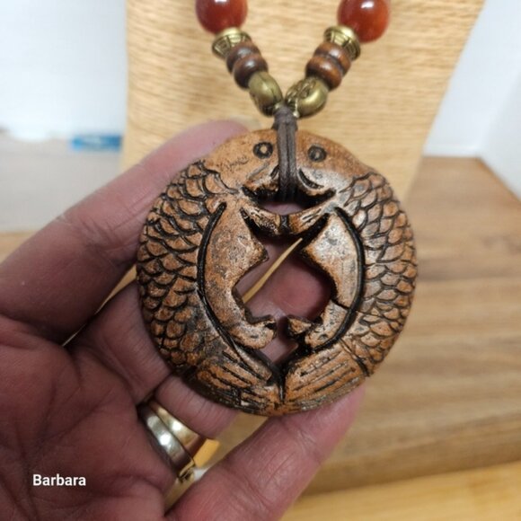 Vintage Wood Carved Pisces Double Fish Beaded Necklace - Picture 2 of 5